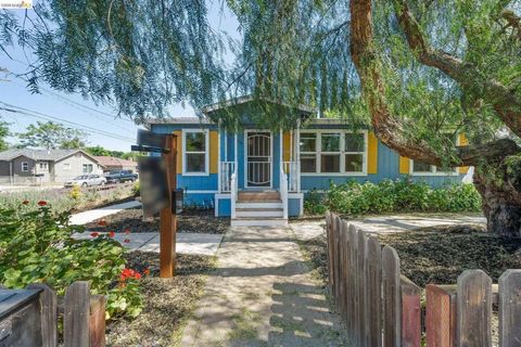 Photo of 418 Ohara Ave, Oakley, CA 94561 (MLS # 41130475)