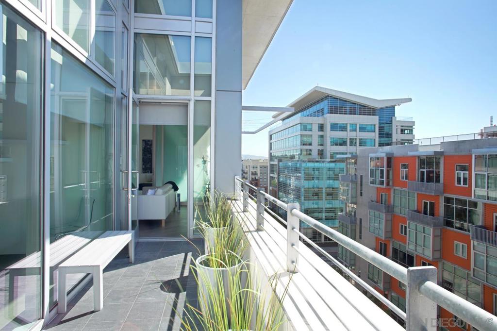 Top floor premium unit - soaring ceilings with towering floor to ceiling windows. This modern penthouse defines M2i living. Floorplan offers a generous living area a view balcony, master suite with walk-in closet, and a second bedroom (optional) that can be opened up or closed off by an opaque multi-slide door system. In unit laundry of course and 2 parking spaces in the parking garage. M2i features a well-equipped exercise center and BBQ amenities. Enjoy Penthouse living at M2i.