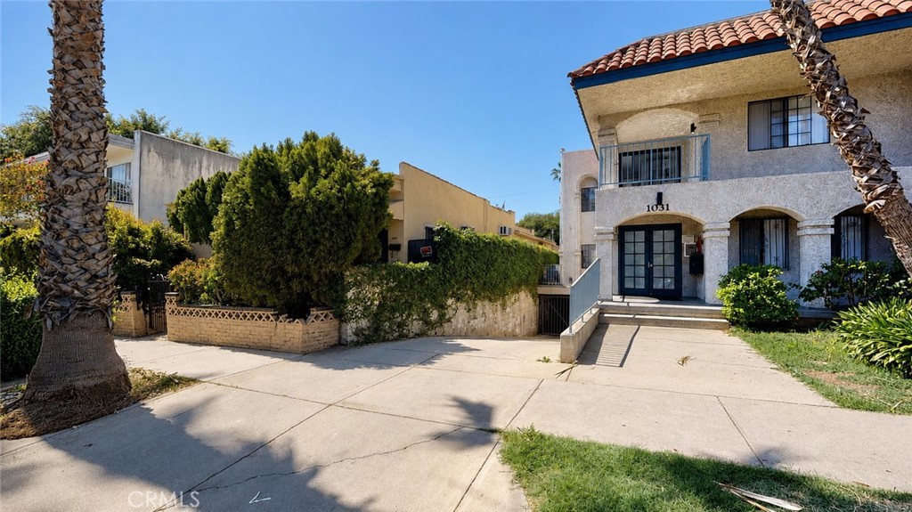 1029 N Orange Grove