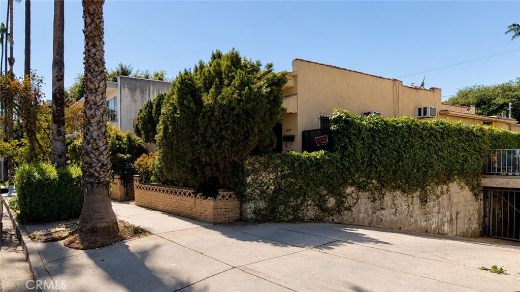 1029 N Orange Grove