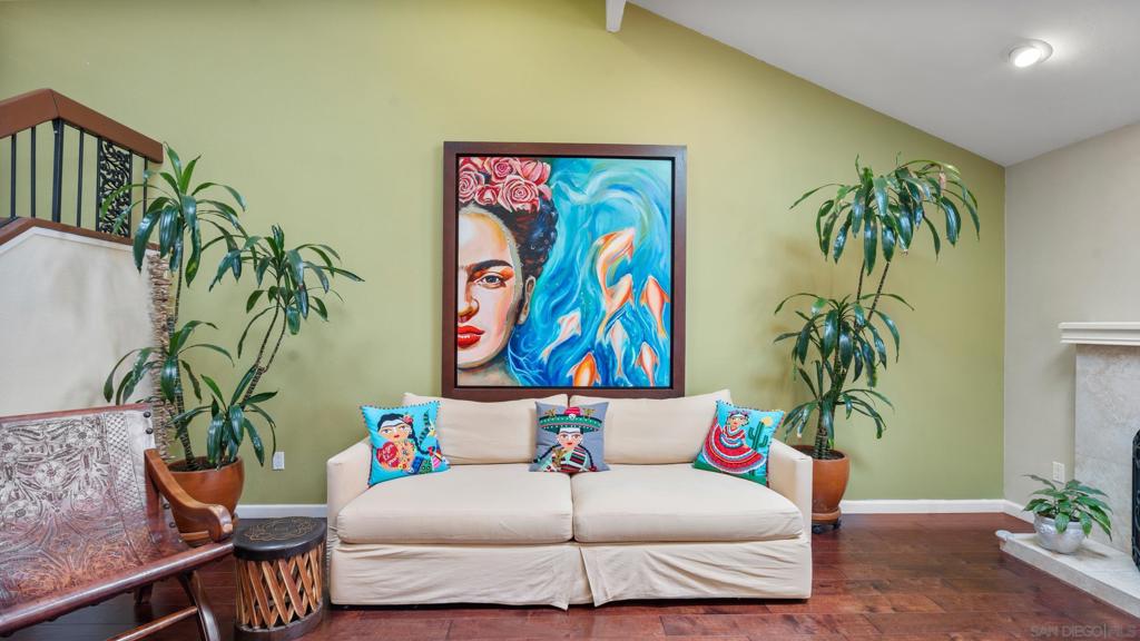 7037 Deerhurst Ct