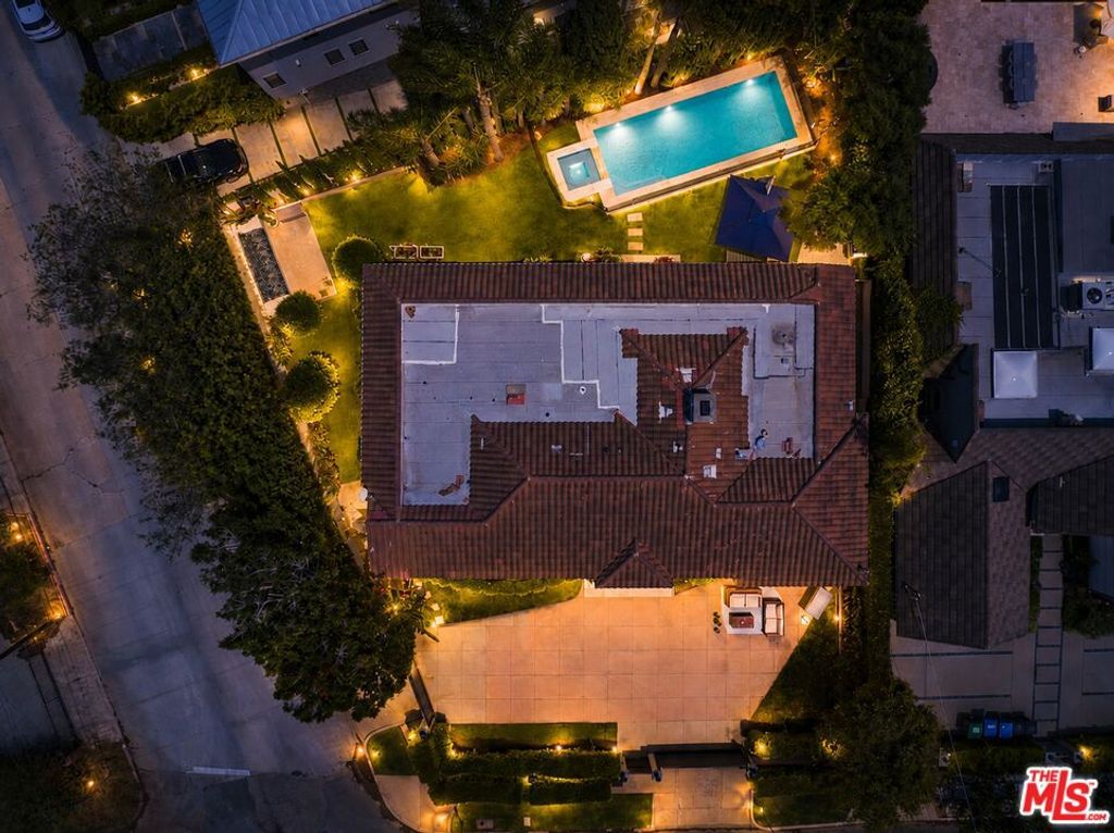 Photo of 200 S Westgate Avenue, Los Angeles, CA 90049 (MLS # 26838619)