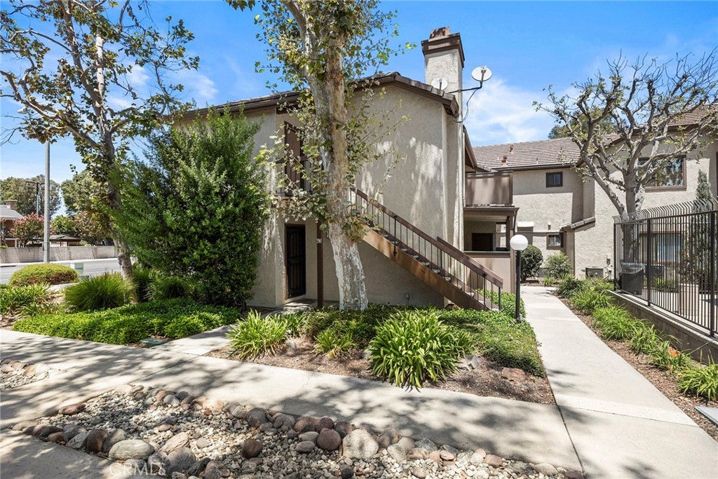 600 N Brea Boulevard 43