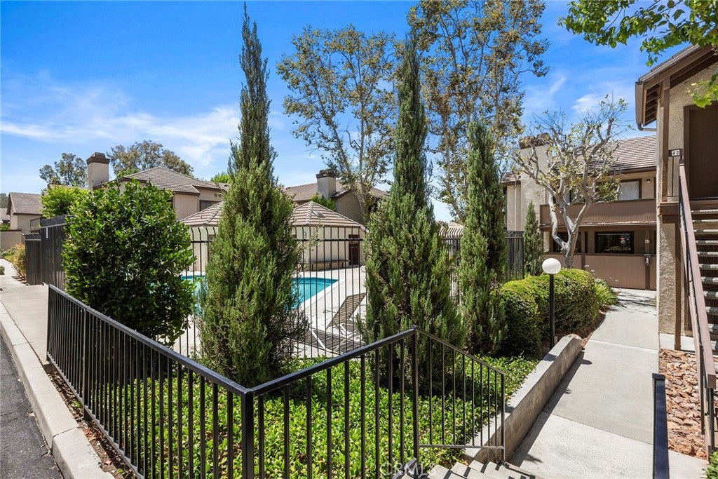 600 N Brea Boulevard 43