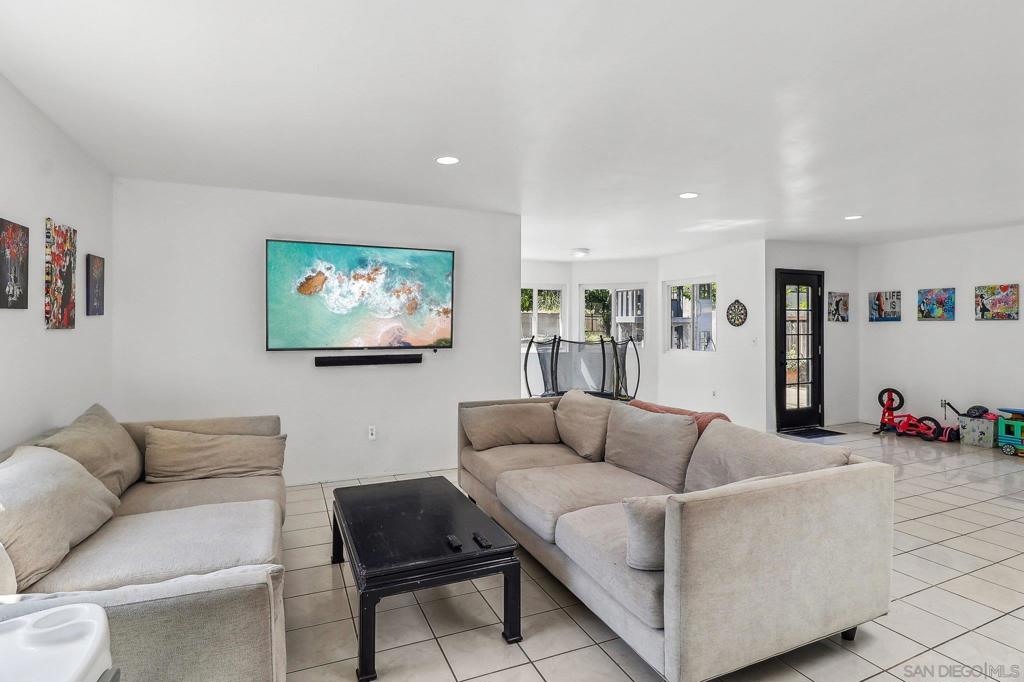712 Paseo Del Rey