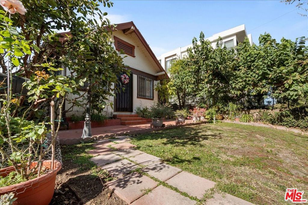 Photo of 741 N Harvard Boulevard, Los Angeles, CA 90029 (MLS # 25596443)