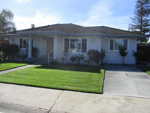 Photo of 408 La Sierra Way, Gilroy, CA 95020 (MLS # ML82041645)