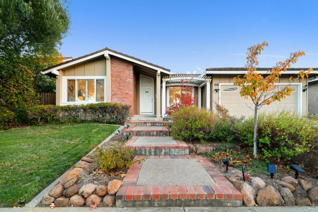1578 Calle De Aida