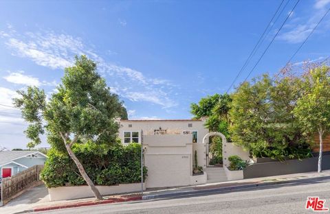 Photo of 2922 Highland Avenue, Santa Monica, CA 90405 (MLS # 26651353)