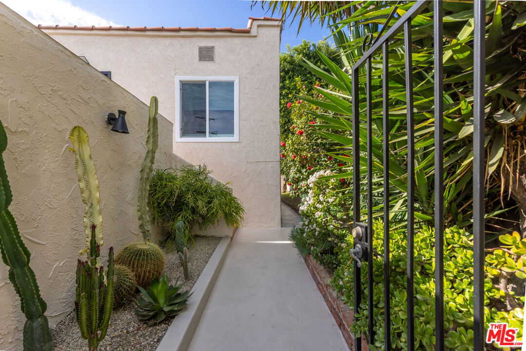 2922 Highland Avenue