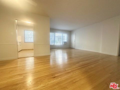 Photo of 8360 Blackburn Avenue #4, Los Angeles, CA 90048 (MLS # 25611095) Photo of 8360 Blackburn Avenue #4, Los Angeles, CA 90048 (MLS # 25611095)