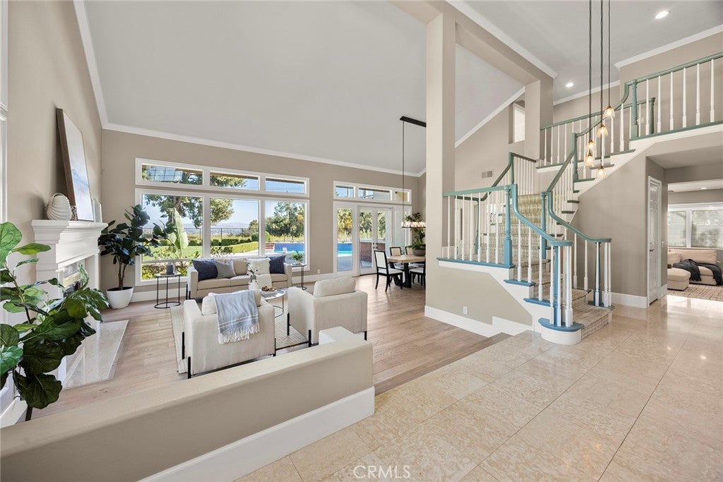 2601 N Rosemere