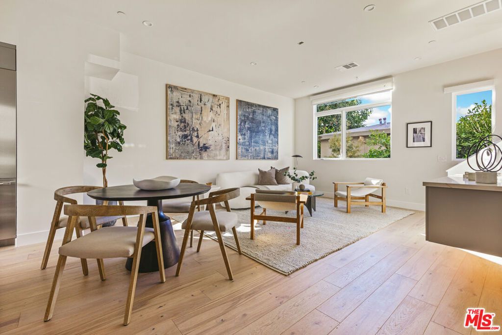 Photo of 3222 S Barrington Avenue, Los Angeles, CA 90066 (MLS # 26686623)