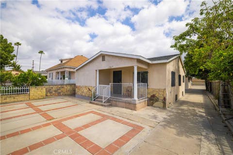 Photo of 506 E 62nd Street, Los Angeles, CA 90003 (MLS # DW26108194)