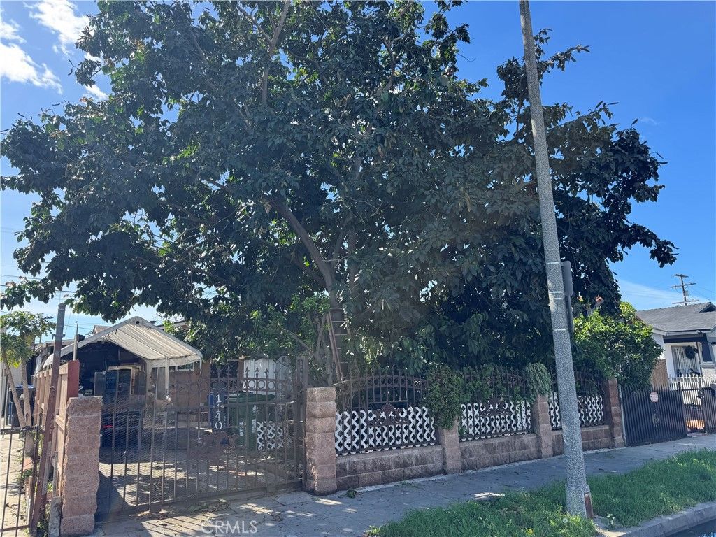 Photo of 1140 W 66th St, Los Angeles, CA 90044 (MLS # DW26036729)