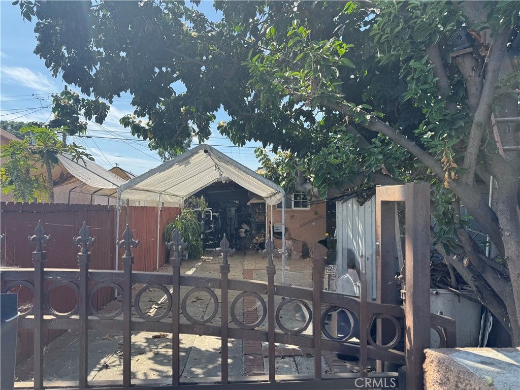 Photo of 1140 W 66th St, Los Angeles, CA 90044 (MLS # DW26036729)