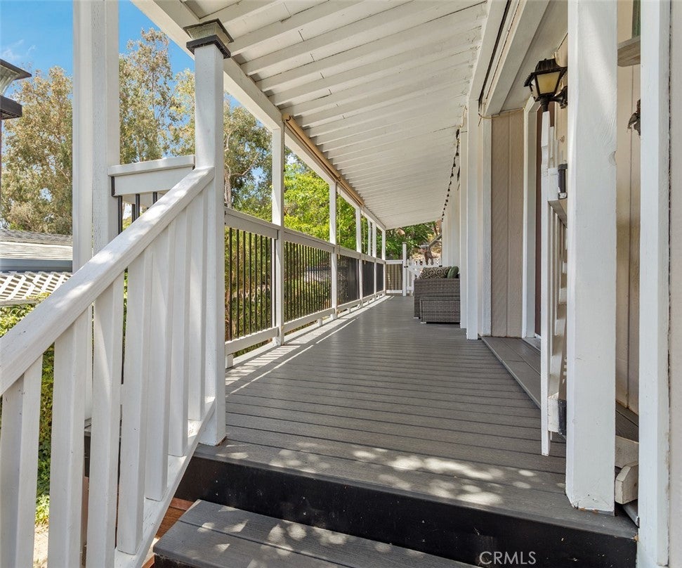 23777 Mulholland Hwy 203