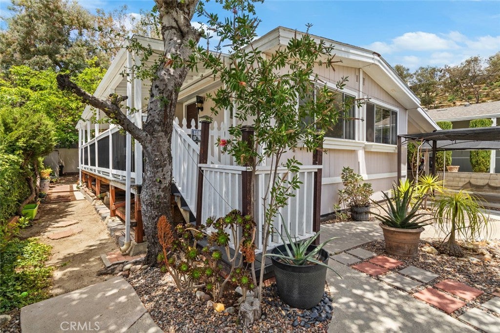 23777 Mulholland Hwy 203