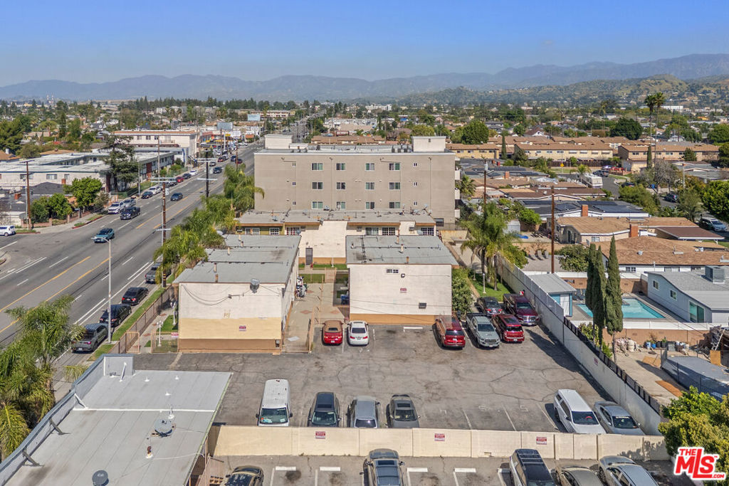 7442 Vineland Avenue