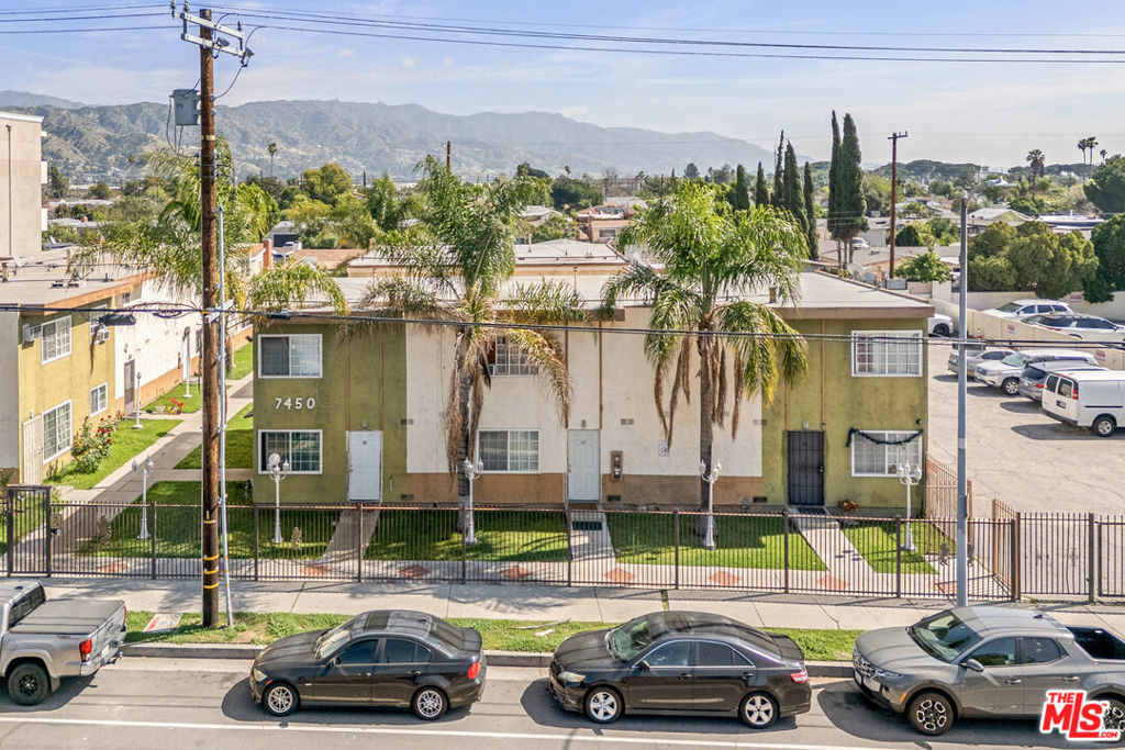 7442 Vineland Avenue