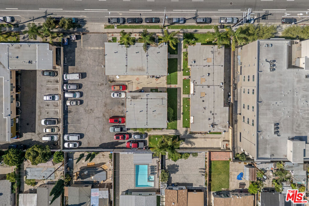 7442 Vineland Avenue