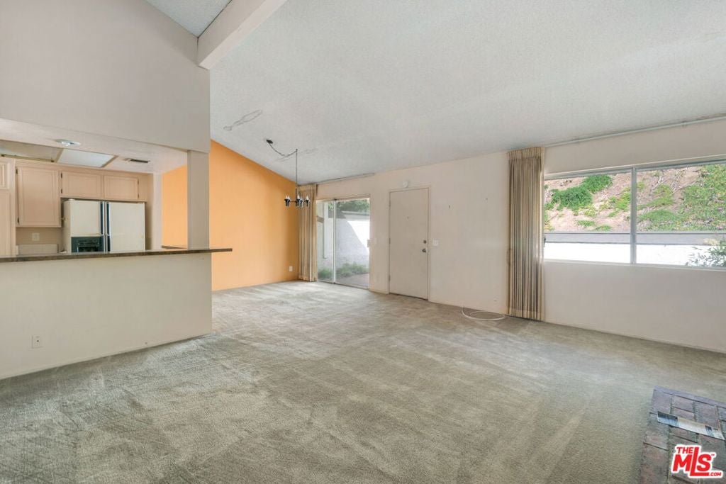 17105 Palisades Circle