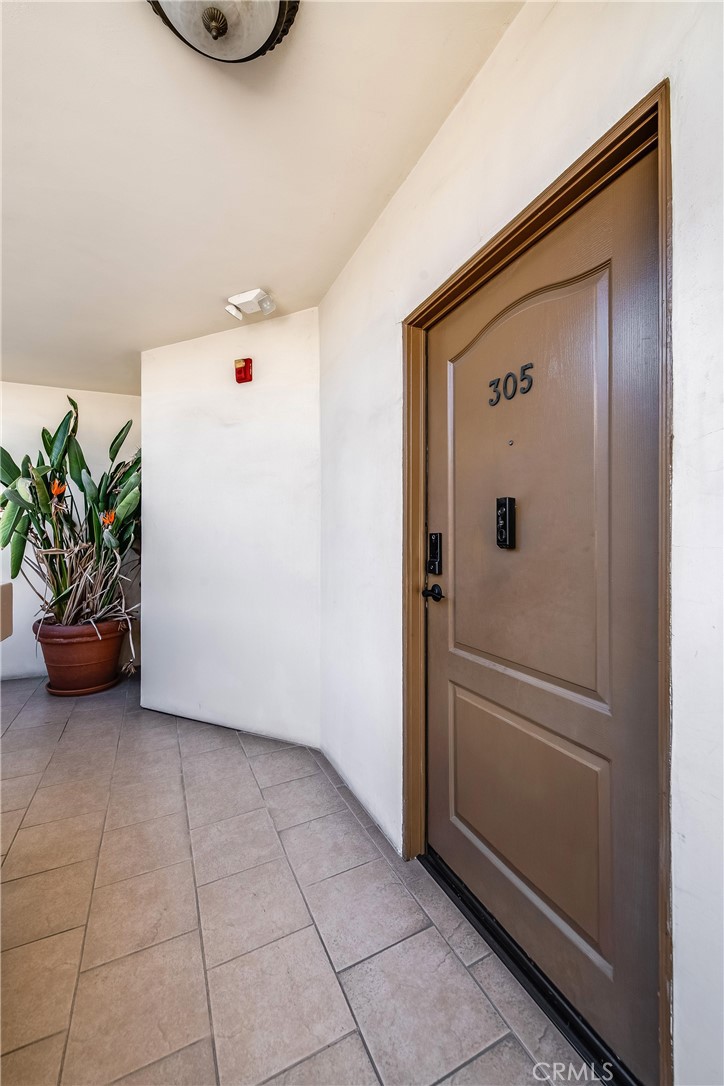 4832 Whitsett Avenue 305