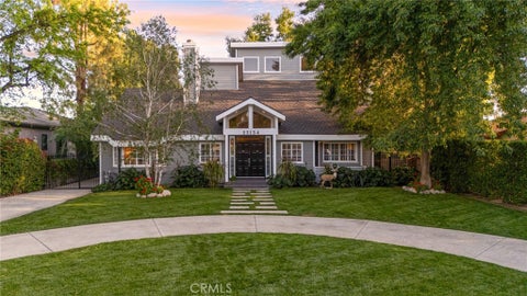 Photo of 23134 Collins Street, Woodland Hills, CA 91367 (MLS # SR26052430)