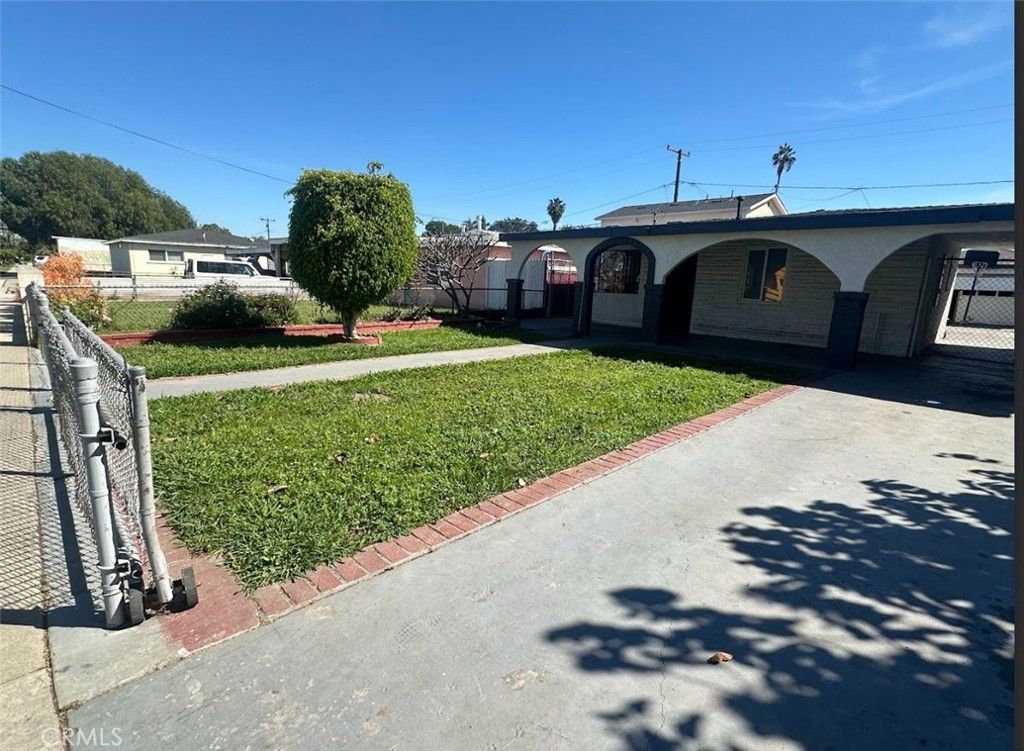 Photo of 2470 Webster Ave, Long Beach, CA 90810 (MLS # SB26056389)