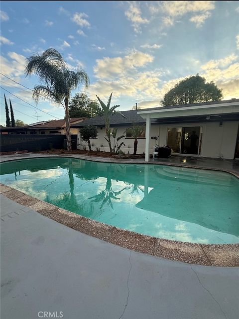 8800 Comanche Winnetka CA 91306