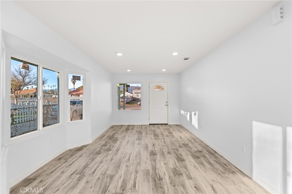 Properties 4 207 W 17th