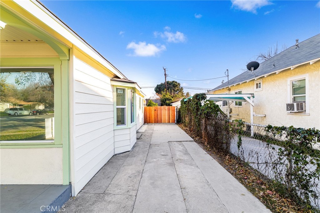 Properties 3 207 W 17th