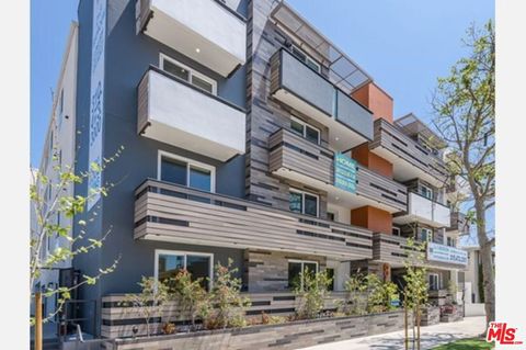 Photo of 850 Wilcox Ave #106, Los Angeles, CA 90036 (MLS # 26657333)