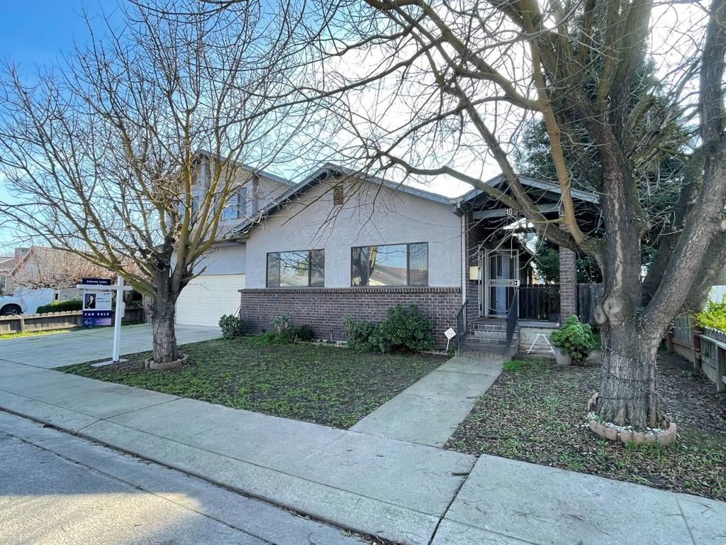 Photo of 1016 Lombardy Drive, Modesto, CA 95351 (MLS # ML82030979)