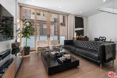 Tiny photo for 1251 N Formosa Avenue, West Hollywood, CA 90046 (MLS # 26673541)