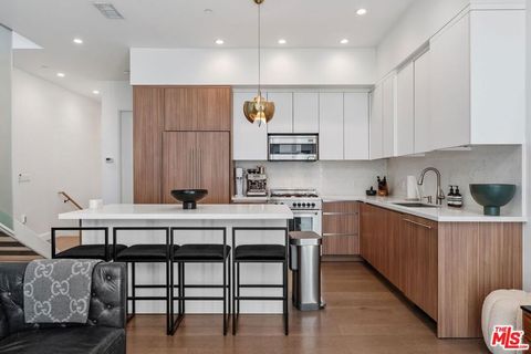 Tiny photo for 1251 N Formosa Avenue, West Hollywood, CA 90046 (MLS # 26673541)