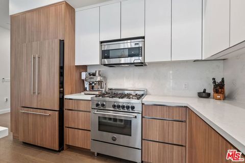 Tiny photo for 1251 N Formosa Avenue, West Hollywood, CA 90046 (MLS # 26673541)