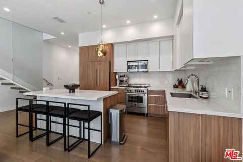 Tiny photo for 1251 N Formosa Avenue, West Hollywood, CA 90046 (MLS # 26673541)