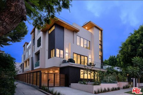 Tiny photo for 1251 N Formosa Avenue, West Hollywood, CA 90046 (MLS # 26673541)