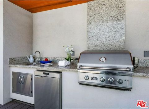 Tiny photo for 1251 N Formosa Avenue, West Hollywood, CA 90046 (MLS # 26673541)