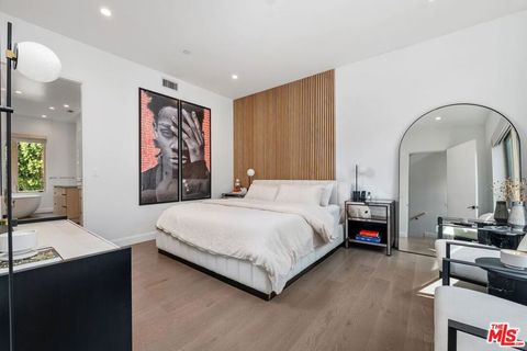Tiny photo for 1251 N Formosa Avenue, West Hollywood, CA 90046 (MLS # 26673541)