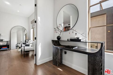 Tiny photo for 1251 N Formosa Avenue, West Hollywood, CA 90046 (MLS # 26673541)