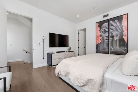 Tiny photo for 1251 N Formosa Avenue, West Hollywood, CA 90046 (MLS # 26673541)