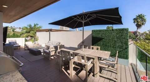 Tiny photo for 1251 N Formosa Avenue, West Hollywood, CA 90046 (MLS # 26673541)