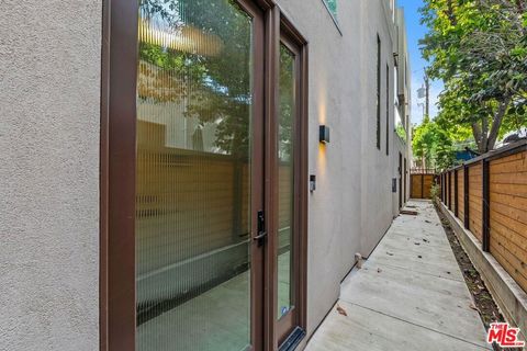 Tiny photo for 1251 N Formosa Avenue, West Hollywood, CA 90046 (MLS # 26673541)