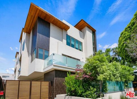 Tiny photo for 1251 N Formosa Avenue, West Hollywood, CA 90046 (MLS # 26673541)