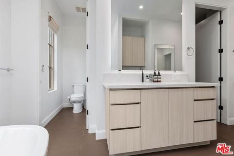 Tiny photo for 1251 N Formosa Avenue, West Hollywood, CA 90046 (MLS # 26673541)