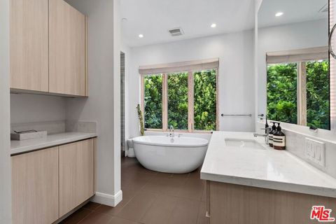 Tiny photo for 1251 N Formosa Avenue, West Hollywood, CA 90046 (MLS # 26673541)