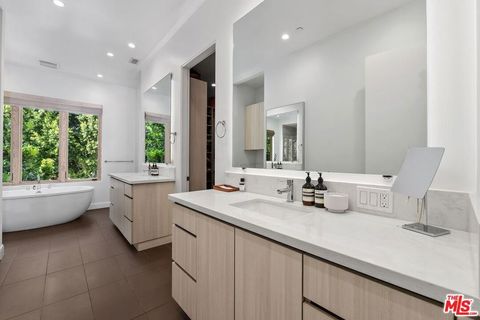 Tiny photo for 1251 N Formosa Avenue, West Hollywood, CA 90046 (MLS # 26673541)