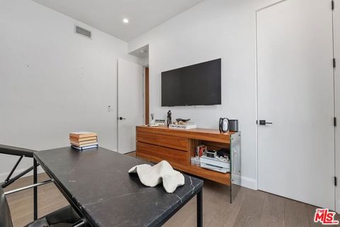 Tiny photo for 1251 N Formosa Avenue, West Hollywood, CA 90046 (MLS # 26673541)